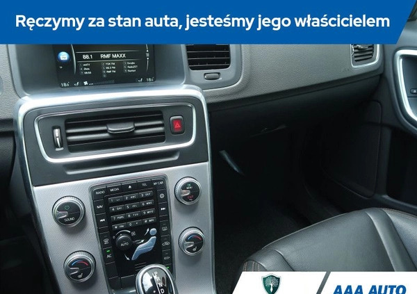 Volvo V60 Cross Country cena 70000 przebieg: 191849, rok produkcji 2016 z Sieniawa małe 379